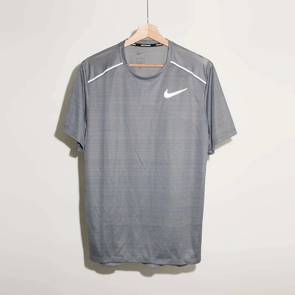 Nike Men’s Dri-Fit Miler Men’s Short-sleeve Running Top T-Shirt AJ7565 Grey